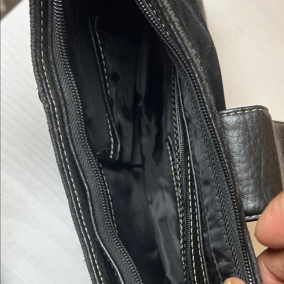 Tommy Hilfiger Black and Gold Shoulder Bag - Picture 6 of 6